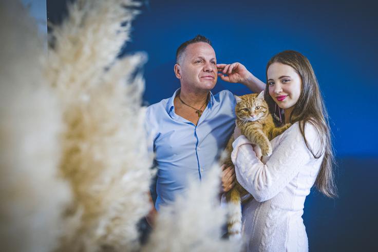 "V primerjavi s tem, kar slišim zdaj, ko so besedila res vulgarna, so bila naša čisto lepa. Tisto ni bilo nič v primerjavi s tem, kar slišim zdaj. Zdi se mi, da se gre čez vse meje, in to mi ni všeč," je Pavec komentiral besedila sodobnih glasbenih izvajalcev. | Foto: Ana Kovač