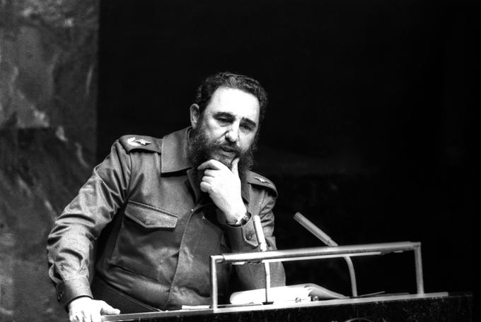 Tako je Fidel Castro, ki je slovel po večurnih govorih, leta 1979 kot predsednik Gibanja neuvrščenih nagovoril Združene narode. | Foto: Reuters