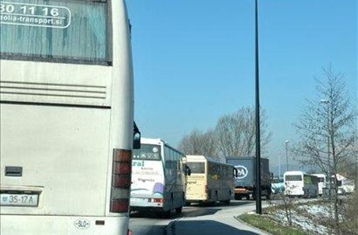 Urad naj bi ugotovil kartelno dogovarjanje avtobusnih prevoznikov