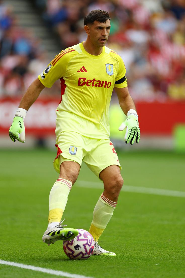 Emiliano Martinez se je znašel v nehvaležnem položaju. | Foto: Reuters