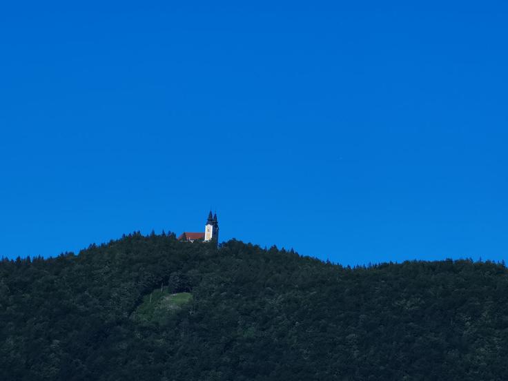Cerkev na hribu | Foto: Matic Tomšič