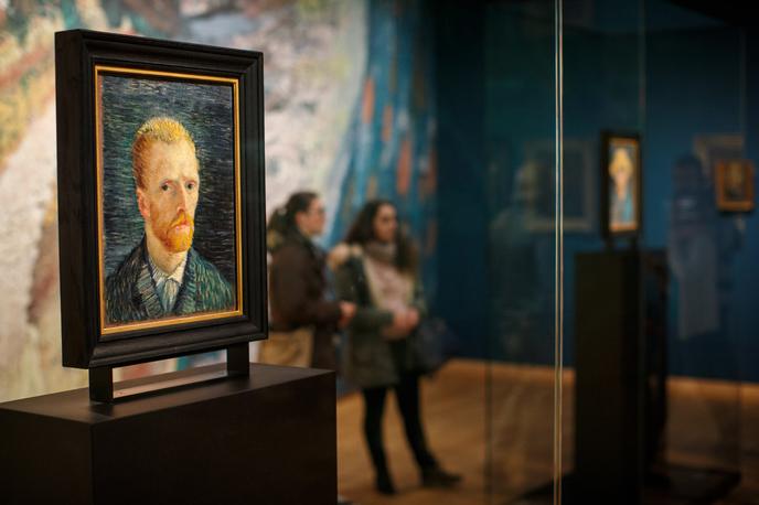 Van Goghov muzej | Vse slike na razstavi so razporejene v kronološkem zaporedju, od prve slike iz časa, ko je umetnik prispel v vas, pa do njegovega zadnjega dela Drevesne korenine, ki ga je naslikal dva dni pred smrtjo. | Foto Getty Images