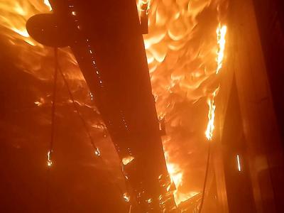 Grozljivi prizori iz notranjosti gorečega nebotičnika #video #foto