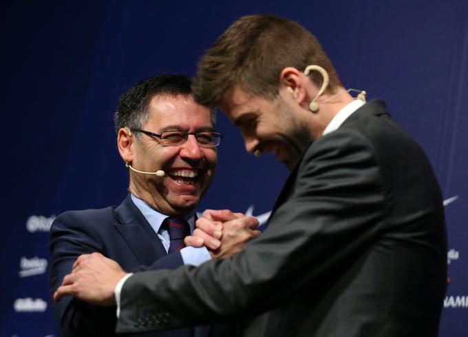 Josep Maria Bartomeu in Pique iz nekih boljših časov. | Foto: Reuters