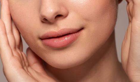 Kaj je piling za ustnice in kako ga uporabljati v hladnejših dneh?