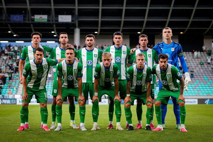 Zmaji so odprli sezono z domačim porazom proti Bravu (0:2), nato pa navijače razočarali še na gostovanju v Murski Soboti (0:1). | Foto: Luka Kotnik