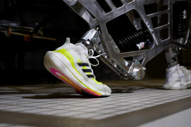 adidas, Ultraboost 21 Nova generacija legendarnih tekaških copatov za neverjetno povrnitev energije | Foto: