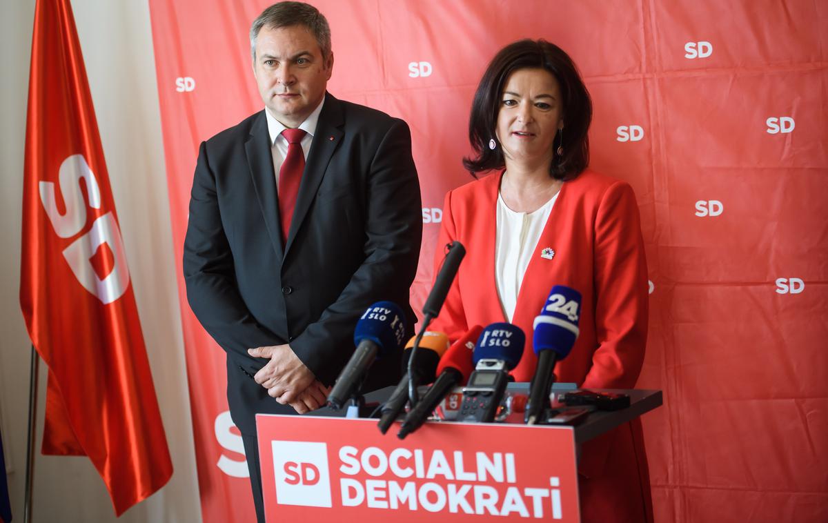 Dejan Židan Tanja Fajon | Dejana Židana bo na čelu stranke SD zamenjala Tanja Fajon. | Foto STA