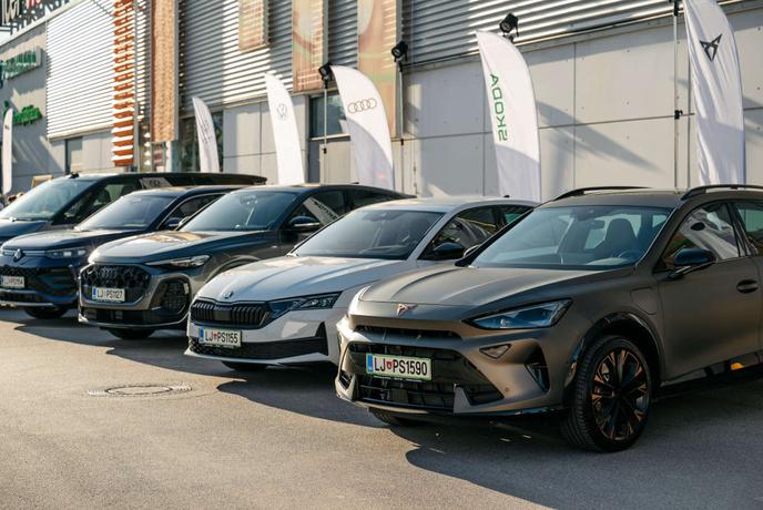 Nepozaben večer pod zvezdami: Ekskluzivni Drive-in kino ob 10. obletnici lojalnostnega programa Porsche Group Card