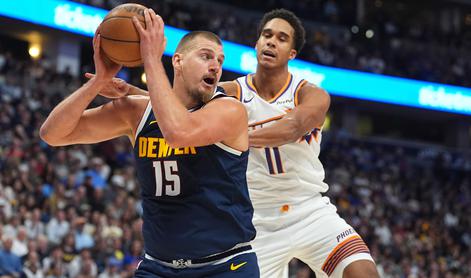 Dončić ima težave s prstom, Jokić že v tretji četrtini do trojnega dvojčka