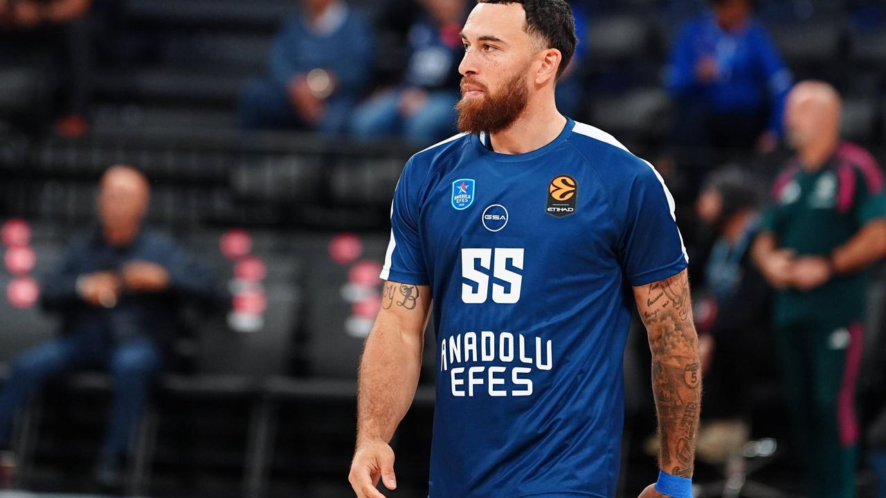 Najhuje potrjeno: Mike James operiran, sezone je zanj konec