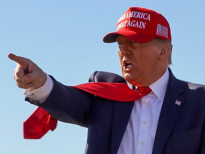 Trump si je zapomnil pet besed in sklenil: Sem presneti genij