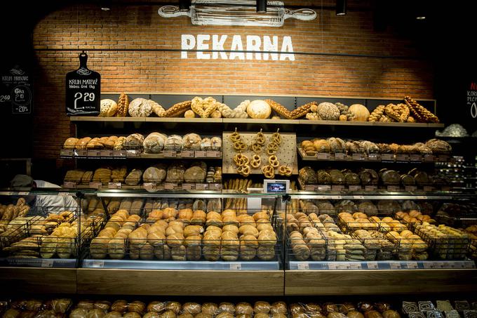 Mercator je po lastnih trditvah prepoznan kot trgovec z najboljšo ponudbo kruha in pekovskega peciva.  Zaradi racionalizacije poslovanja je moral prodati Pekarno Grosuplje, Žito pa je v tem obdobju pristalo v lasti hrvaške Podravke.  | Foto: 