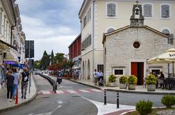 Umag: Slovenec izsilil motorista. Ta mu je s čelado razbil steklo in ga udaril v glavo.