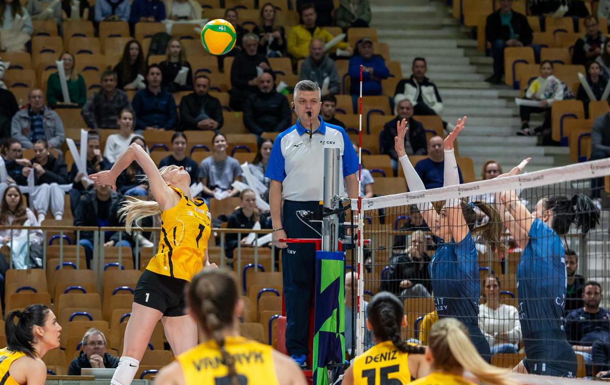 Calcit Volley : Vakifbank | Kamničanke so v Tivoliju pričakovano izgubile s favorizirano turško zasedbo. | Foto CEV