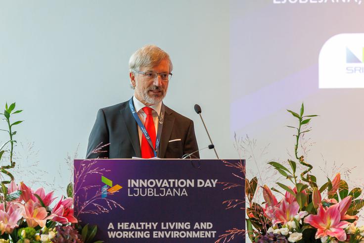 Direktor Strateško-razvojno-inovacijskega partnerstva Tovarne prihodnosti (SRIP TiP) dr. Igor Kovač ob odprtju lanskega dogodka Innovation Day Ljubljana | Foto: SRIP ToP