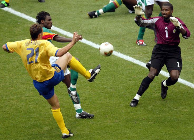 Na velikem tekmovanju je prvič zaigral leta 2002m in sicer na svetovnem prvenstvu v Južni Koreji in na Japonskem. | Foto: 