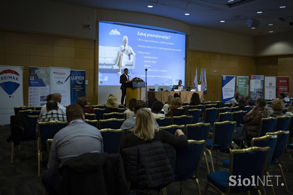 Posvet Poslovanje z nepremičninami