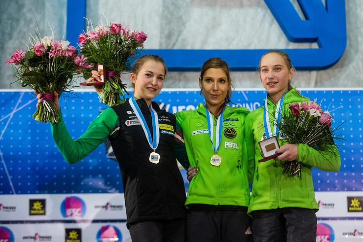 Leta 2015 v družbi Janje Garnbret in Jessice Pilz. | Foto: Grega Valančič/Sportida