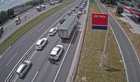 Vozniki, pozor! Zaradi nesreče zaprta štajerska avtocesta v obe smeri.