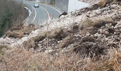 Cesta med Trbovljami in Zagorjem zaradi rušenja brežine ostaja zaprta
