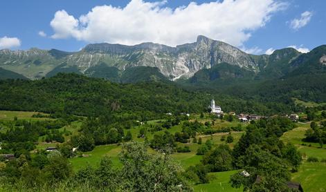 Vroče poletje, zato za vzpon na Krn izberite to pot #video