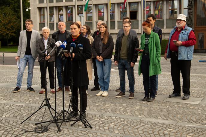 Novinarska konferenca Greenpeace Slovenija pred izredno sejo državnega zbora. | Foto Greenpeace Slovenija