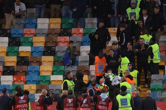 Ob robu nogometne tekme z Izraelom v Vidmu propalestinski protesti #video
