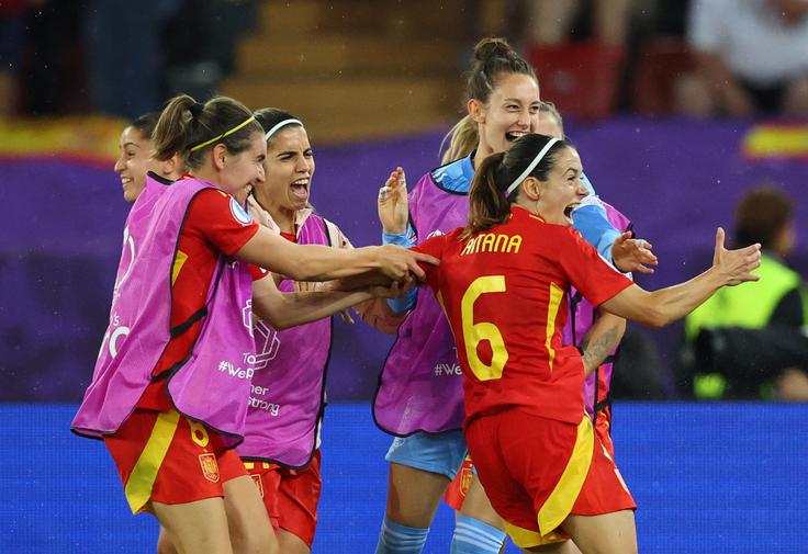 Aitana Bonmati je Španiji priborila pričakovan finale, zadela pa je šele v 113. minuti. | Foto: Reuters
