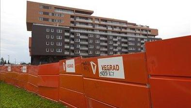 Sodišče soglaša z odstopom od pogodb za 54 stanovanj v Celovških dvorih