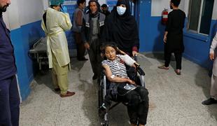 V eksploziji pri dekliški šoli v Kabulu že več kot 50 mrtvih in 100 ranjenih #video