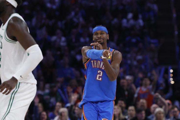 Shai Gilgeous Alexander je novi rekorder lige NBA po številu zaporednih tekem z vsaj 20 doseženimi točkami. | Foto: Reuters