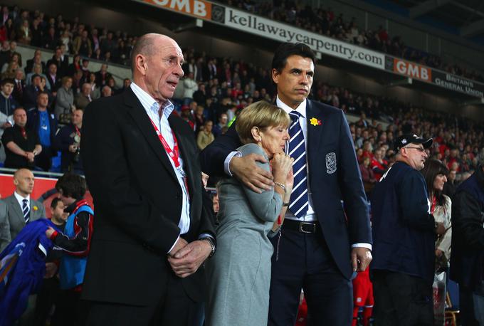 Selektor Chris Coleman je prvo tekmo Walesa po samomoru Garyja Speeda spremljal v družbi pokojnikovih staršev. | Foto: 