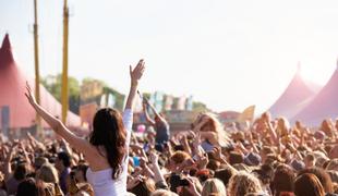 Izbruh novih okužb: po glasbenem festivalu pozitivnih skoraj tisoč udeležencev