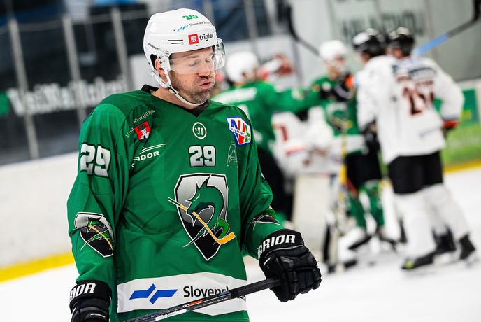 Olimpija in trojec še naprej z roko v roki