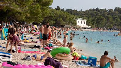 Posnetek s plaže v Makarski razburil številne: "Četudi bi mi kdo plačal, ne bi šla"