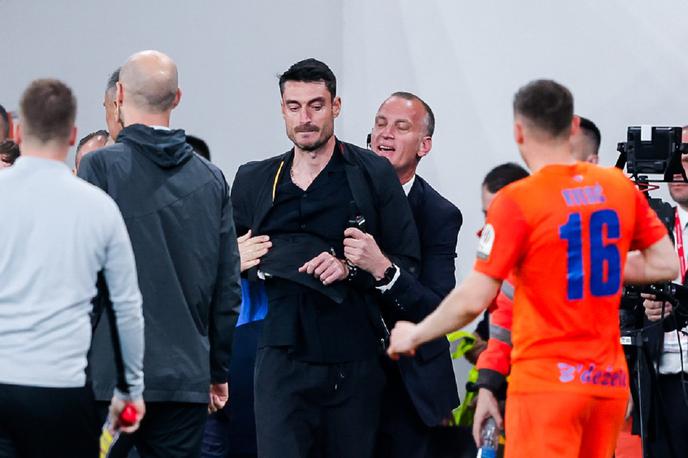 Albert Riera | Albert Riera po koncu pokalne finalne tekme | Foto Aleš Fevžer
