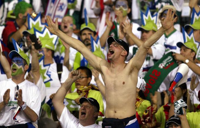 V Južno Korejo je odpotovalo kar nekaj slovenskih navijačev, ki pa na treh tekmah Katančevih varovancev niso dočakali niti ene točke. | Foto: Reuters