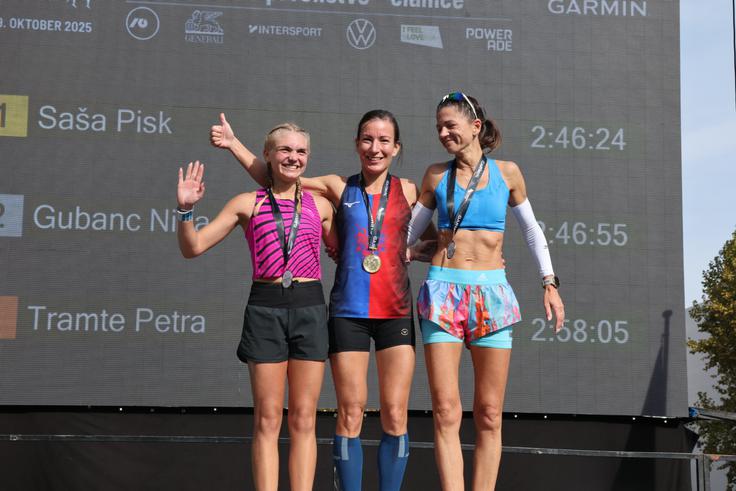 Najboljše slovenske maratonke: Saša Pisk, Nina Gubanc in Petra Tramte. | Foto: Bojan Puhek