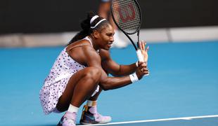 Serena Williams še ostaja med deseterico