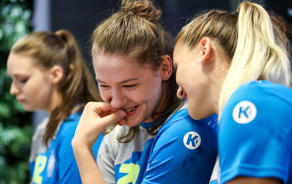 Hana Vučko in Nina Žabjek | Članici Krima Mercatorja Hana Vuško in Nina Žabjek sta k zmagi nad Kosovom prispevali vsaka po pet zadetkov. | Foto Matic Klanšek Velej/Sportida