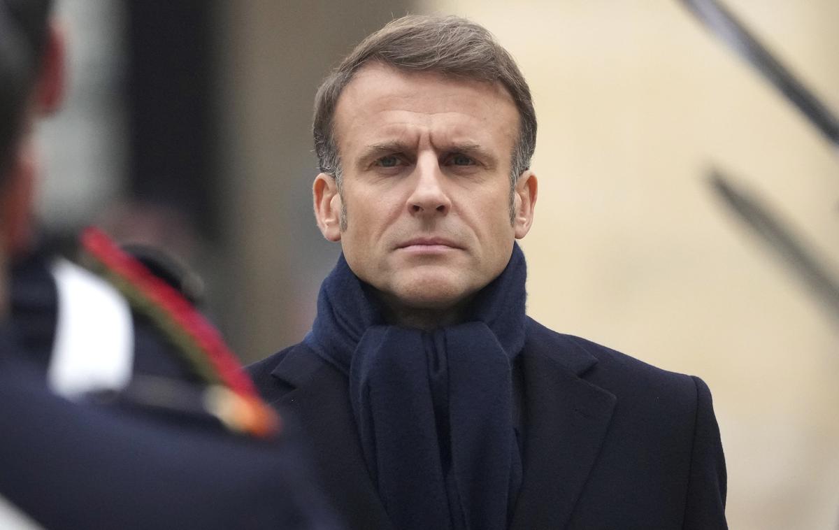 Emmanuel Macron | Medtem ko je Trump grozil z vojaško silo Hamasu, Panami in Grenlandiji, Kanado pa bi k združitvi z ZDA prisilil z gospodarskim pritiskom, se je že ostro odzval francoski predsednik Macron (na fotografiji). | Foto Guliverimage