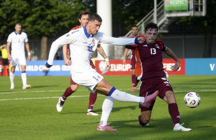 Dušan Vlahović je v 12. minuti zadel za vodstvo Srbije z 1:0. | Foto: Reuters