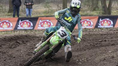 Pancar super hiter, a objokuje prvi krog, Febvre za ekstazo navijačev