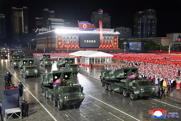 Vojaška parada v Pjongjangu v Severni Koreji | Foto: Reuters