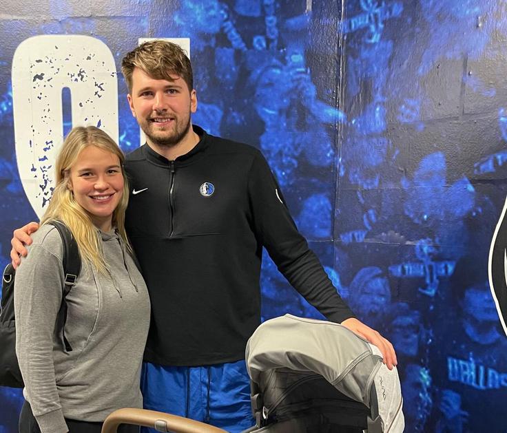 Anamaria Goltes in hči Gabriela sta si februarja prvič skupaj ogledali tekmo Luke Dončića. | Foto: Instagram/Luka Dončić