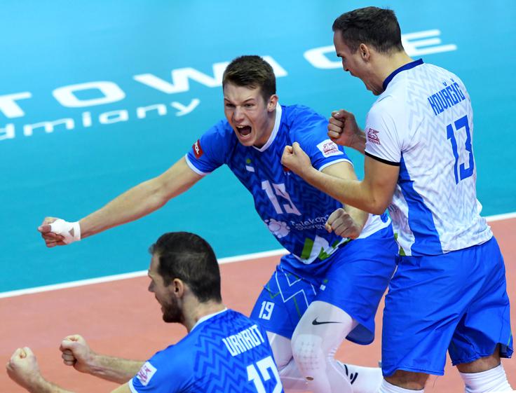 Slovenski odbojkarji, pri katerih so pomembno vlogo igrali tudi Mariborčani, so ga v zadnjih dneh spravljali v dobro voljo. | Foto: CEV
