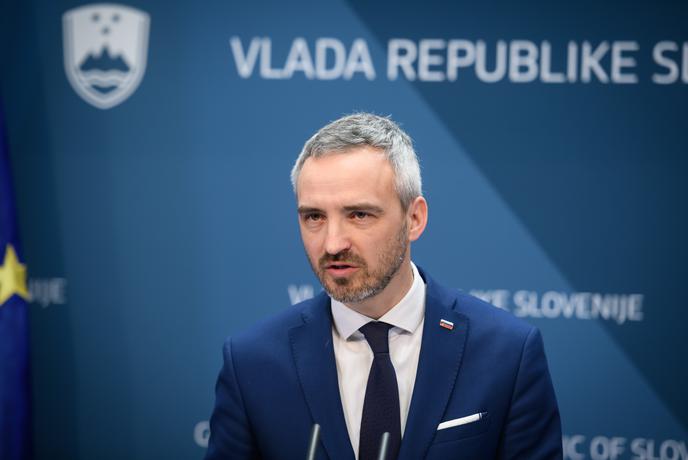 Ohranili skoraj 300 tisoč služb, pomoč tudi samozaposlenim #video