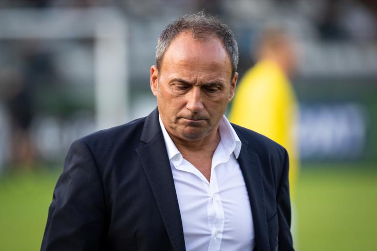 Darku Milaniču po novem domačem porazu proti kranjskemu Triglavu seveda ni do smeha. | Foto: Blaž Weindorfer/Sportida