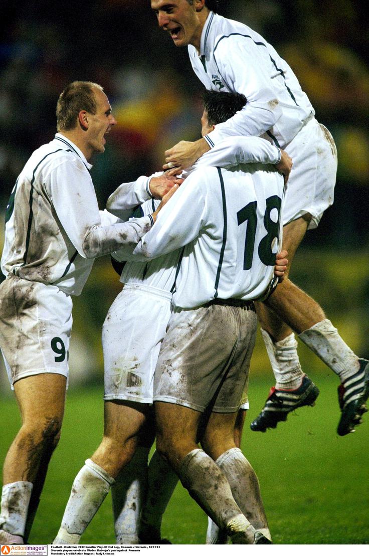 Slovenija je na povratni tekmi dodatnih kvalifikacijah za SP 2002 v Bukarešti remizirala z 1:1. To je bil rezultat, ki je Katančevo četo popeljal na mundial v Azijo. | Foto: Reuters